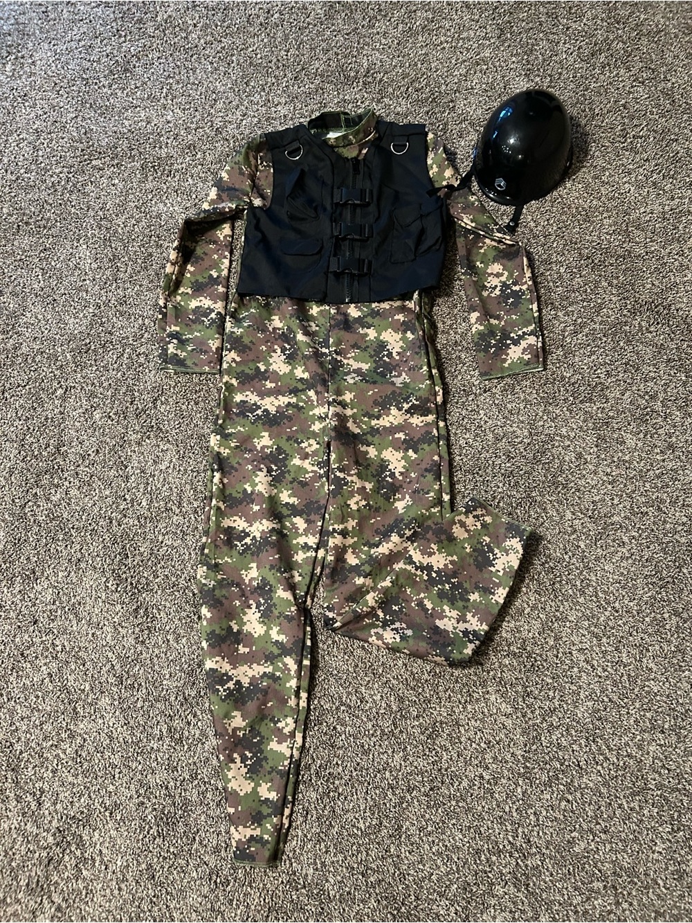 Camouflage Soldier Costume with Tactical Vest & Helmet - Green Camo
